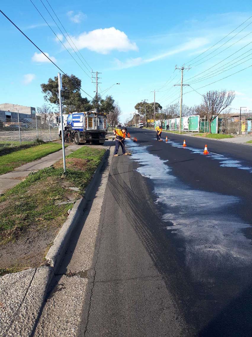 CSA emergency response - cleaning oil spill in Thomastown